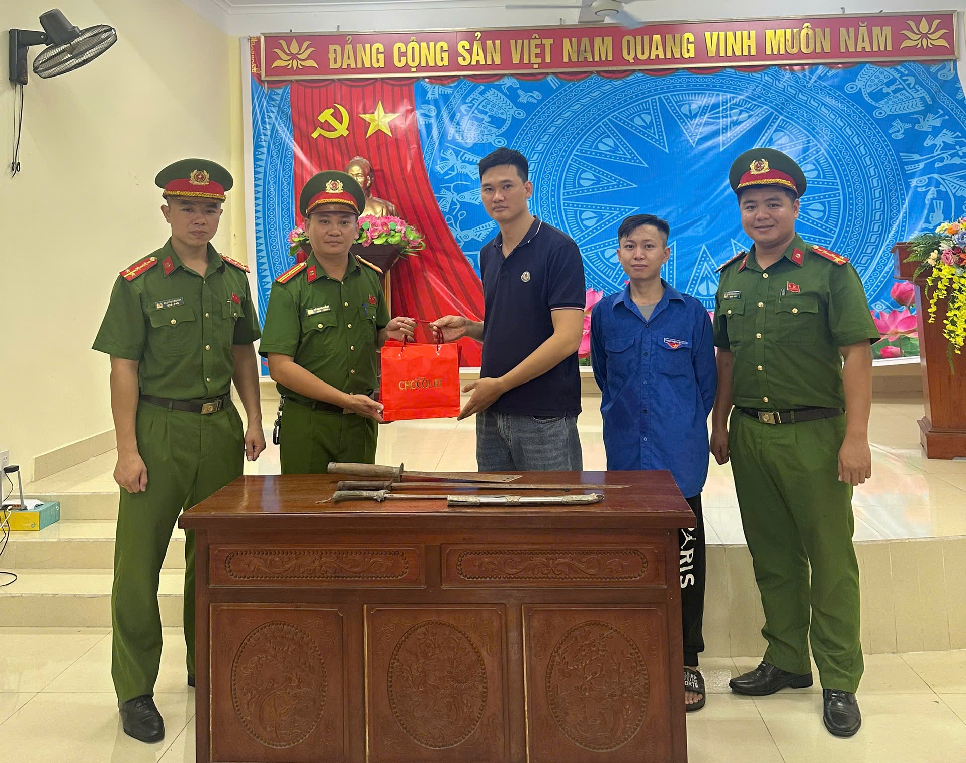 Công an phường Thuỷ Nguyên: Tuyên truyền pháp luật cho Nhân dân vào buổi tối